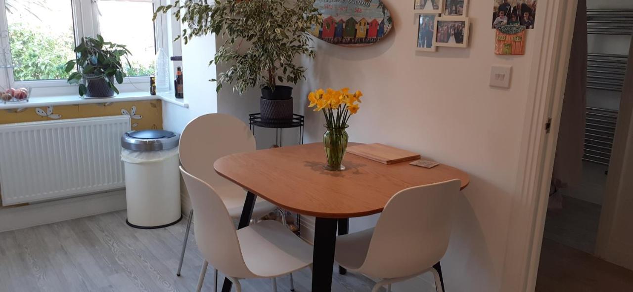 치체스터 Rookery View West Wittering 아파트 외부 사진